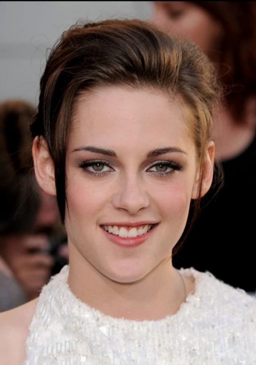 Kristen Stewart debuts a biopic role