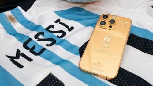 Lionel Messi bought each member of his l team a golden iPhone